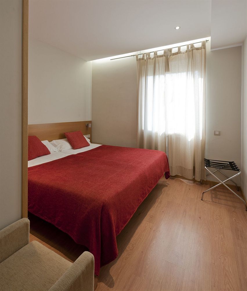 Amister Apartments Барселона Екстер'єр фото