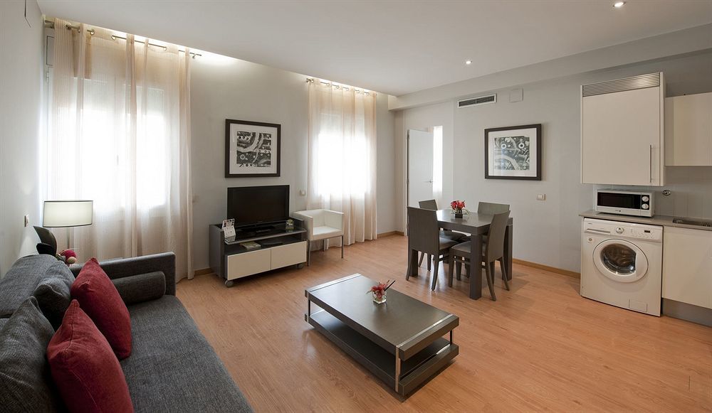 Amister Apartments Барселона Екстер'єр фото