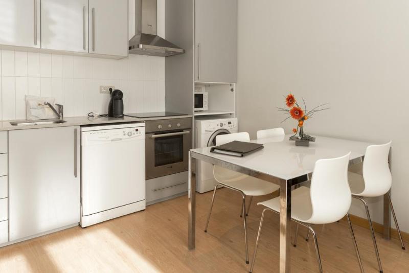 Amister Apartments Барселона Екстер'єр фото