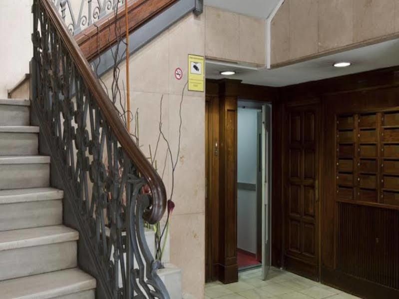 Amister Apartments Барселона Екстер'єр фото