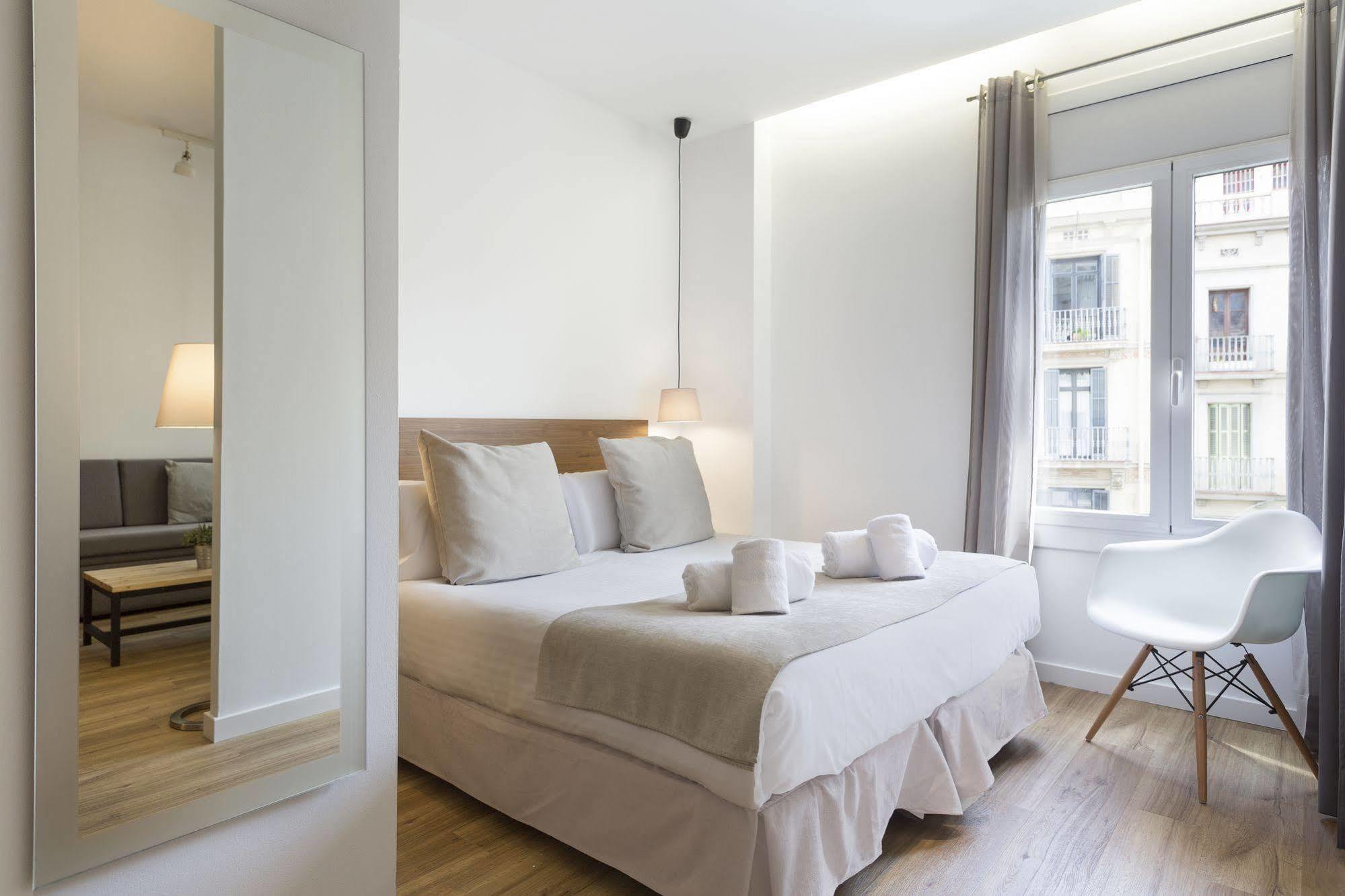 Amister Apartments Барселона Екстер'єр фото