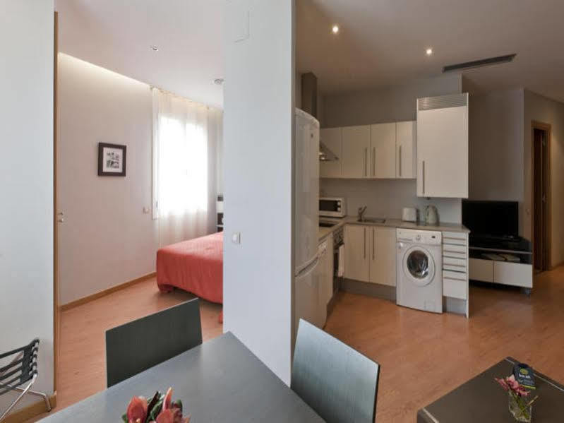 Amister Apartments Барселона Екстер'єр фото